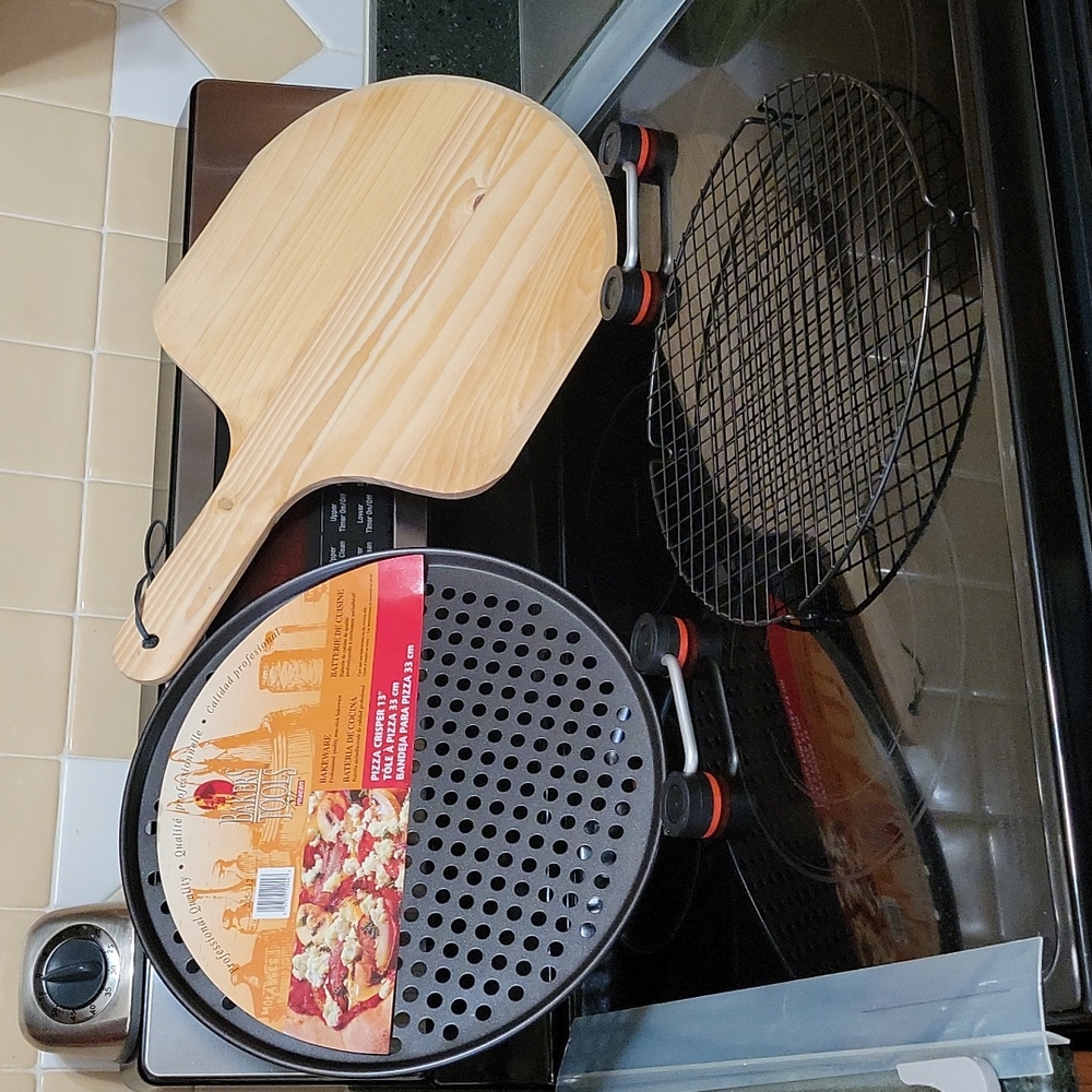 Three Pcs.Pizza Pan, Board & Rack. - Picture 9 of 11